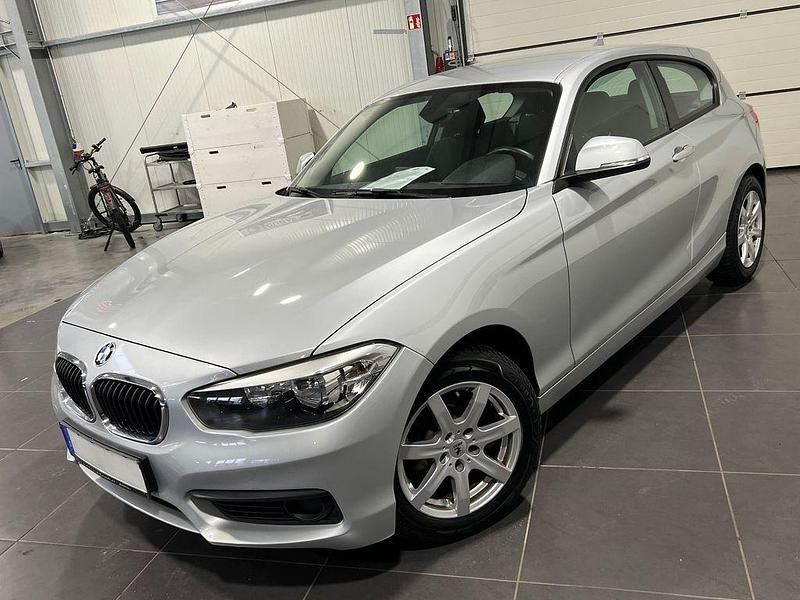 Silber Gebraucht 2017 BMW 118 Kleinwagen | 11.795 € (Fairer Preis) - Bild 1/4