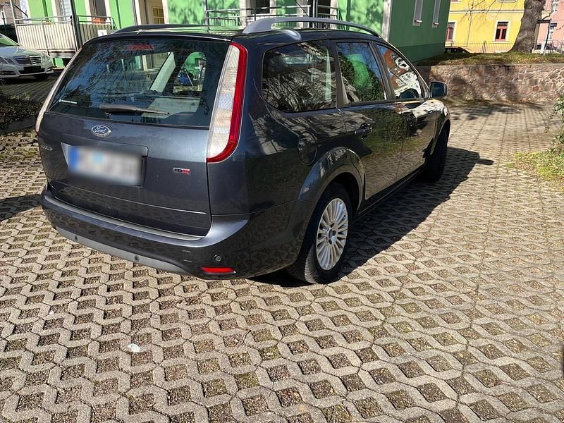 Gebraucht Ford Focus 2011 Grau Kombi