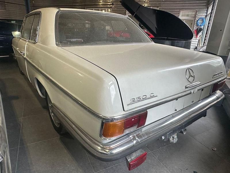 Gebraucht Mercedes 250 131 PS (96 kW) 1971 Weiß Coupé