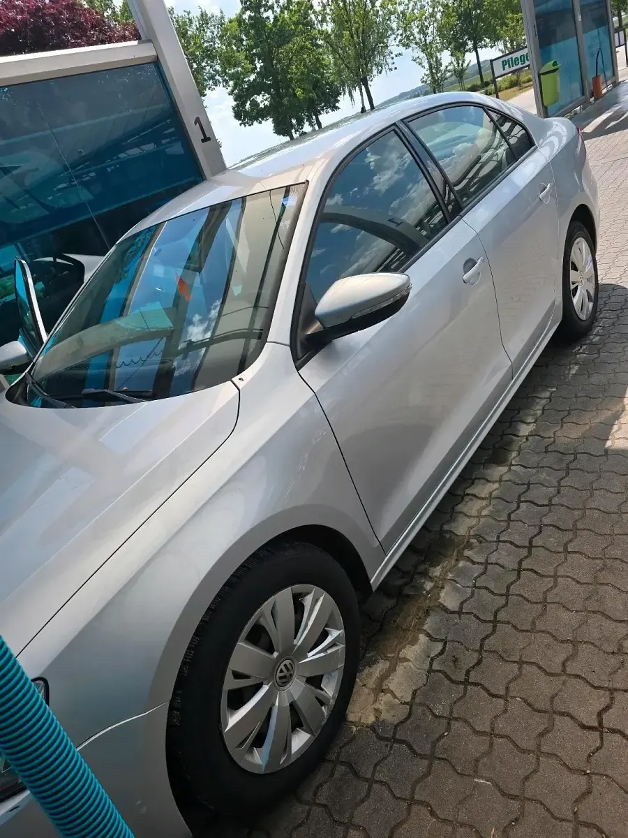 Gebraucht VW Jetta 105 PS (77 kW) 2012 Silber Limousine