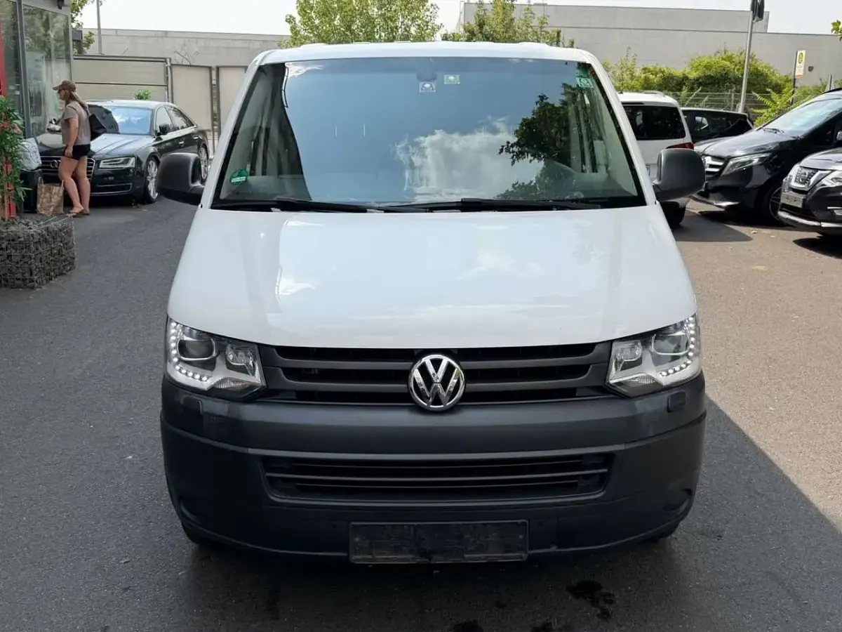 Gebraucht VW Caravelle 179 PS (131 kW) 2013 Candyweiss Van