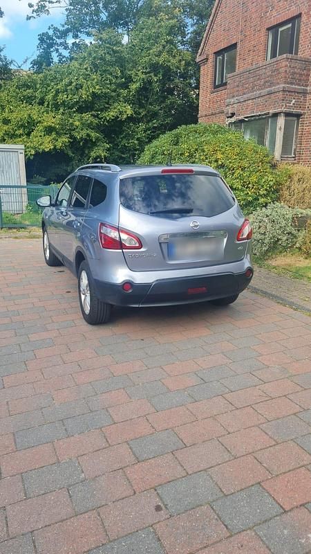 Grau Gebraucht 2011 Nissan Qashqai +2 SUV | 7.850 € - Bild 1/4