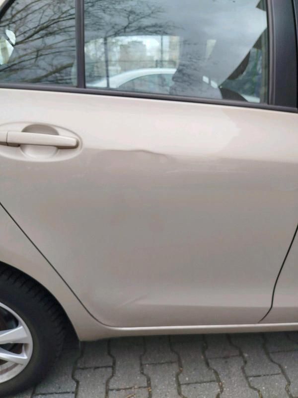 Gebraucht Daihatsu Charade 99 PS (72 kW) 2012 Gelb Kleinwagen