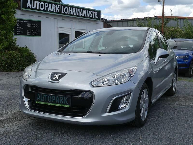 Gebraucht Peugeot 308 Active 120 PS (88 kW) 2012 Grau Limousine