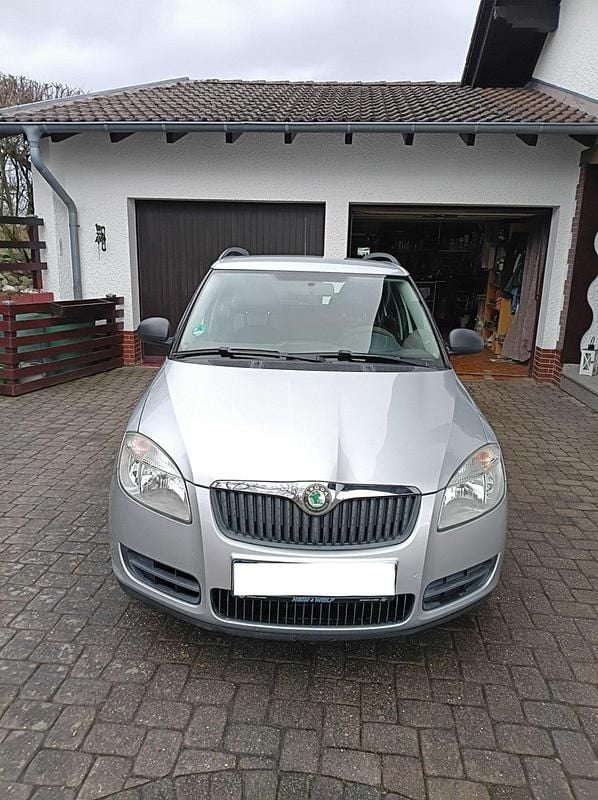 Grau Gebraucht 2009 Skoda Fabia Kombi | 1.000 € (Superpreis) - Bild 1/4
