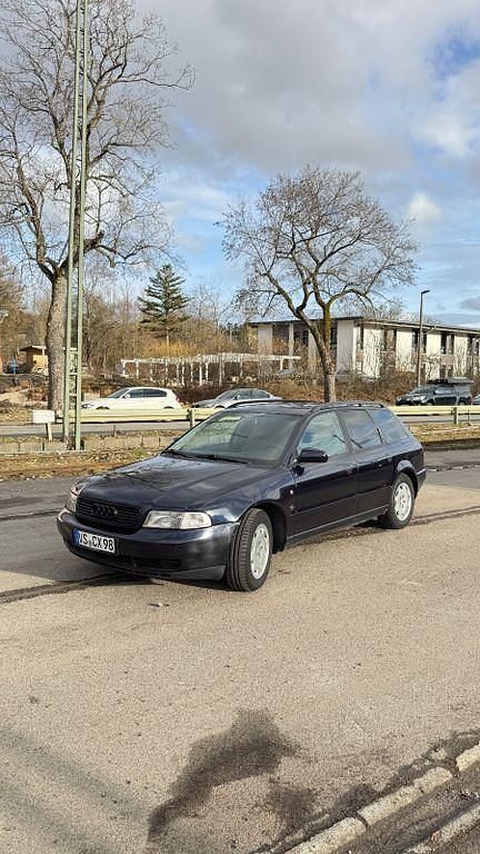 Second-hand Audi A4 Sport 150 CP (110 kW) 1997 Albastru Break