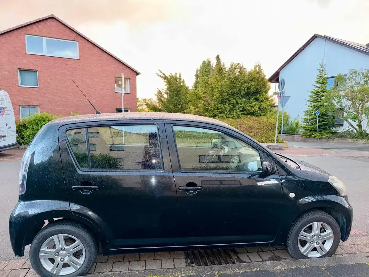Gebraucht Daihatsu Sirion 91 PS (66 kW) 2008 Schwarz Kleinwagen