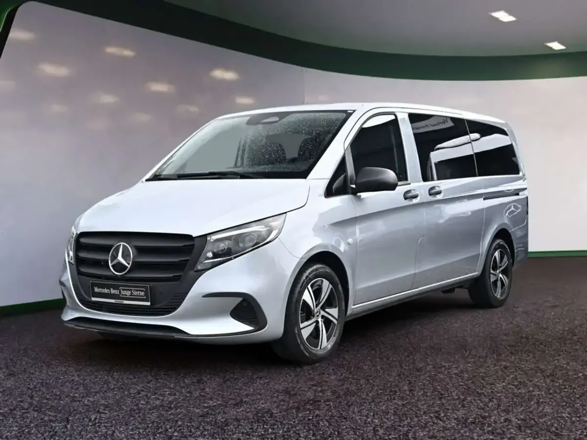 Gebraucht Mercedes Vito 190 PS (139 kW) 2024 Hightechsilber Van