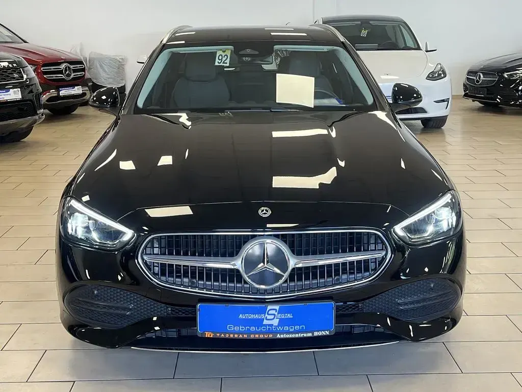 Gebraucht Mercedes C200 Avantgarde 163 PS (119 kW) 2024 Schwarz Kombi