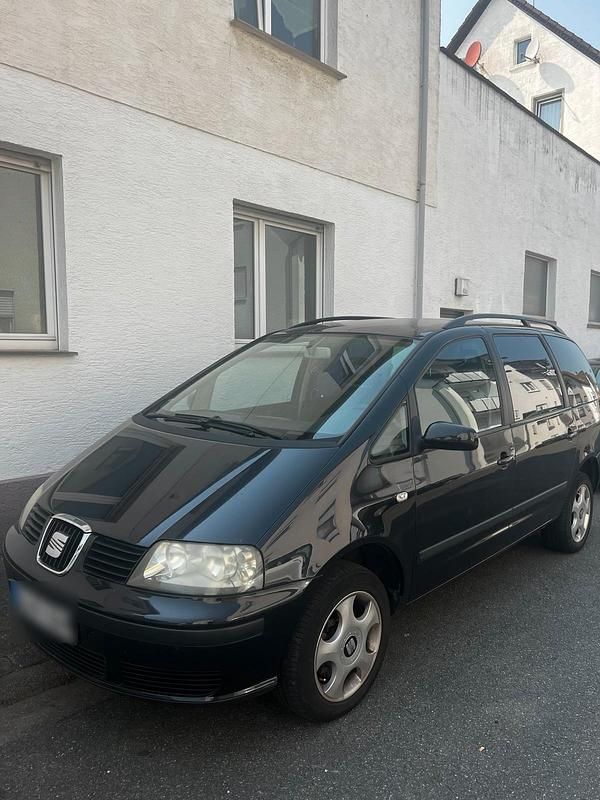 Schwarz Gebraucht 2004 Seat Alhambra Van / Kleinbus | 3.950 € (Teuer) - Bild 1/4