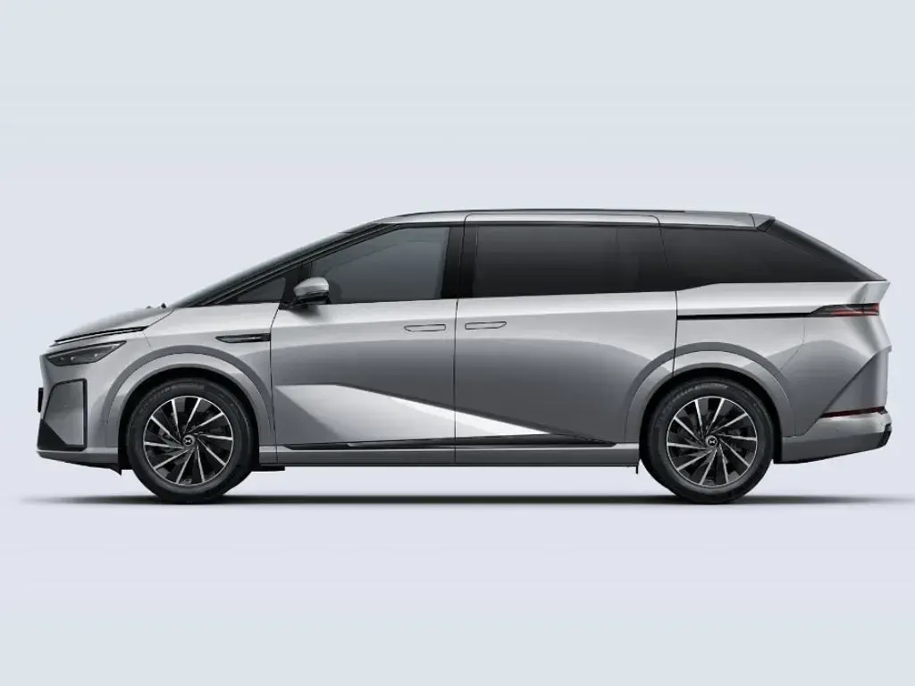 Neu XPENG X9 235 kW (320 PS) 2026 Silber frost silver Van / Kleinbus