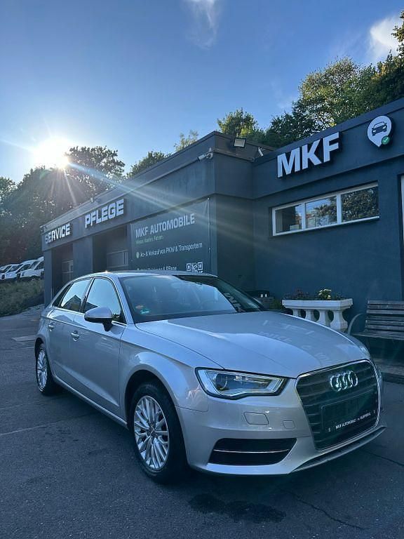 Silber Gebraucht 2013 Audi A3 Sportback Ambiente Limousine | 12.000 € (Guter Preis) - Bild 1/4
