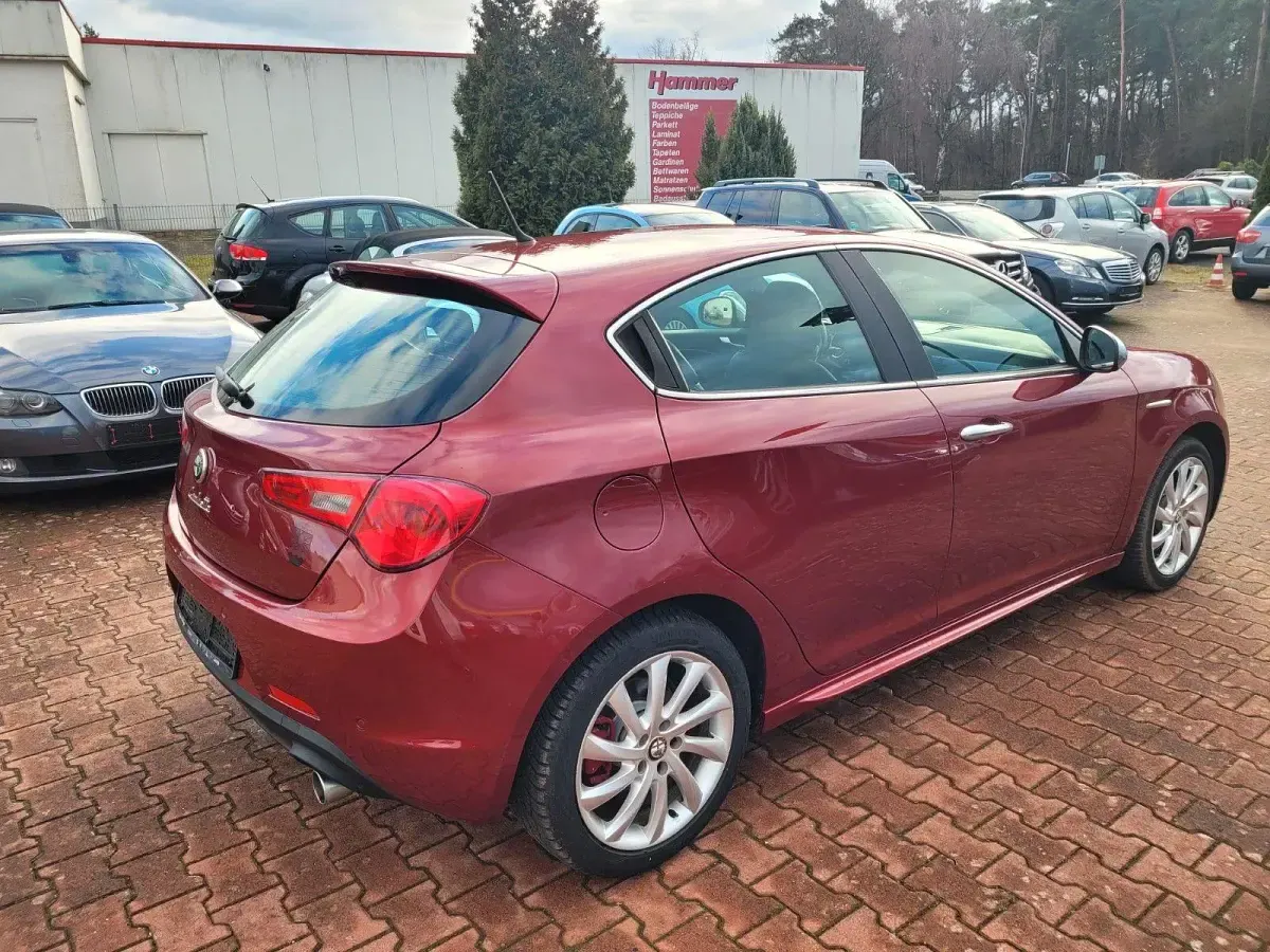 Gebraucht Alfa Romeo Giulietta Turismo 170 PS (125 kW) 2012 Rot Limousine