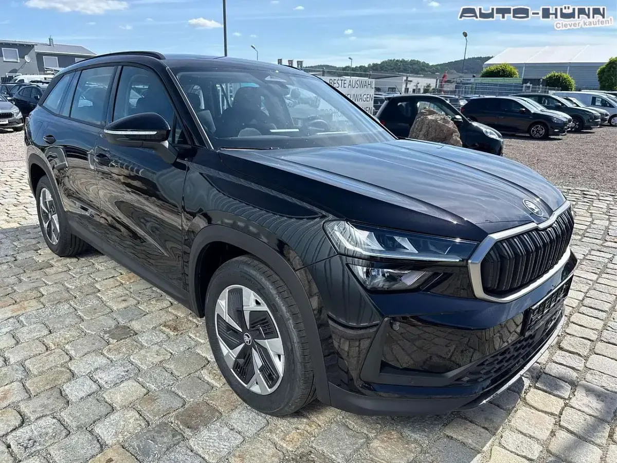 Neu Skoda Kodiaq Selection 150 PS (110 kW) 2026 Schwarz metallic SUV