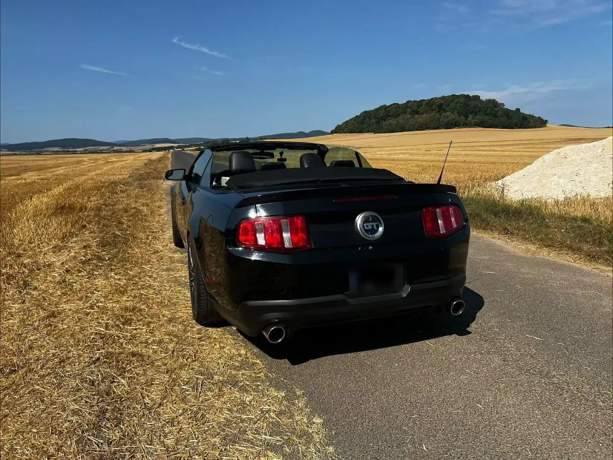 Gebraucht Ford Mustang GT Premium 417 PS (306 kW) 2010 Schwarz Cabrio