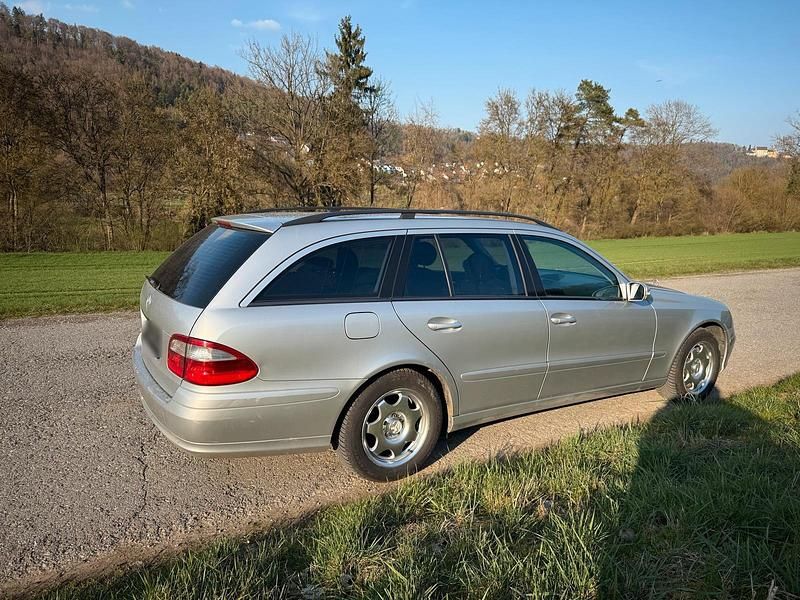 Gebraucht Mercedes E270 177 PS (130 kW) 2004 Silber Kombi
