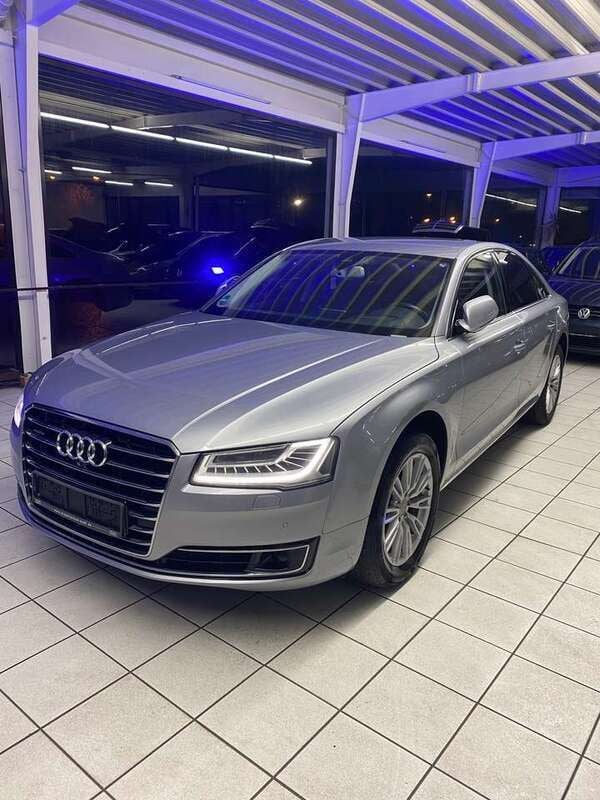 Florettsilber metallic Gebraucht 2016 Audi A8 Limousine | 21.990 € (Superpreis) - Bild 1/4