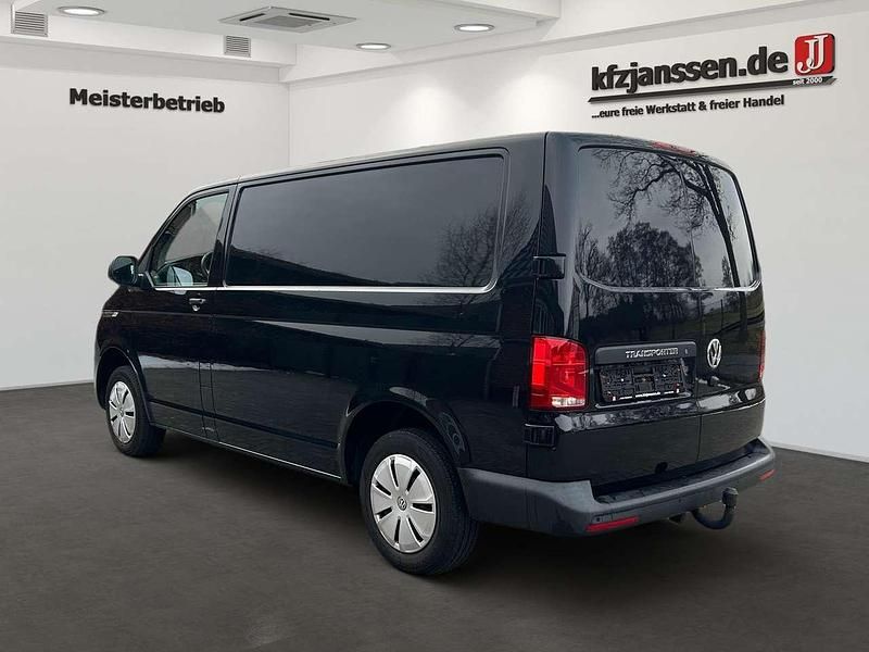 Gebraucht VW Transporter 150 PS (110 kW) 2023 Deep black perleffekt Van