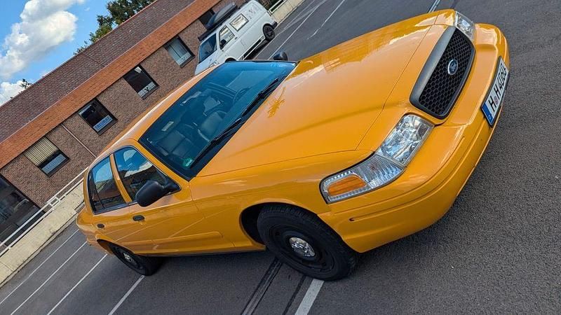 Schwarz Gebraucht 2004 Ford Crown Limousine | 22.500 € - Bild 1/4