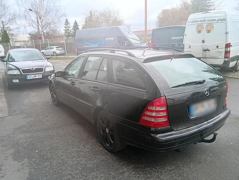 Gebraucht Mercedes 220 122 PS (89 kW) 2003 Schwarz Kombi