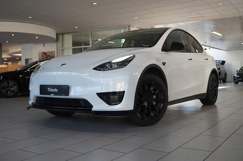 Gebraucht Tesla Model Y Standard Range 255 kW (347 PS) 2023 Weiß metallic SUV