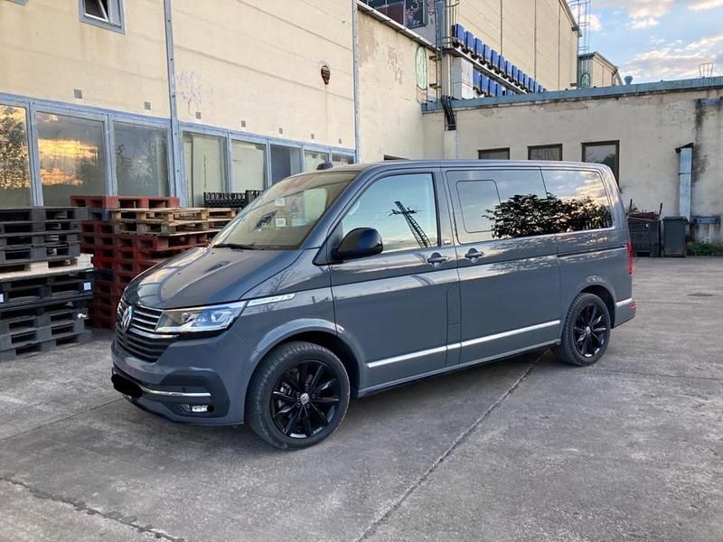 Grau Gebraucht 2021 VW Multivan Generation Six Van | 48.799 € (Etwas zu teuer) - Bild 1/4