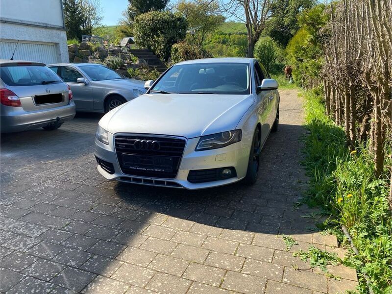 Silber Gebraucht 2009 Audi A4 Ambiente Limousine | 7.550 € (Guter Preis) - Bild 1/4