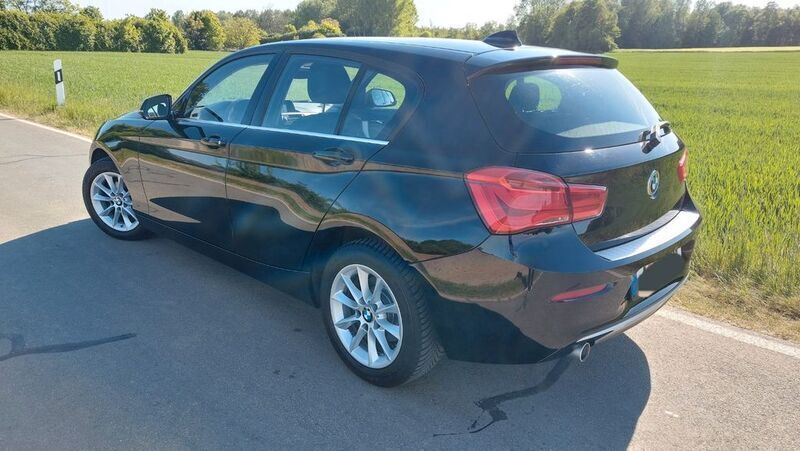 Schwarz Gebraucht 2018 BMW 116 Urban Line Kleinwagen | 12.200 € (Fairer Preis) - Bild 1/4