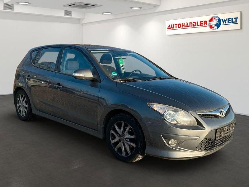 Gebraucht Hyundai i30 90 PS (66 kW) 2011 Grau Limousine