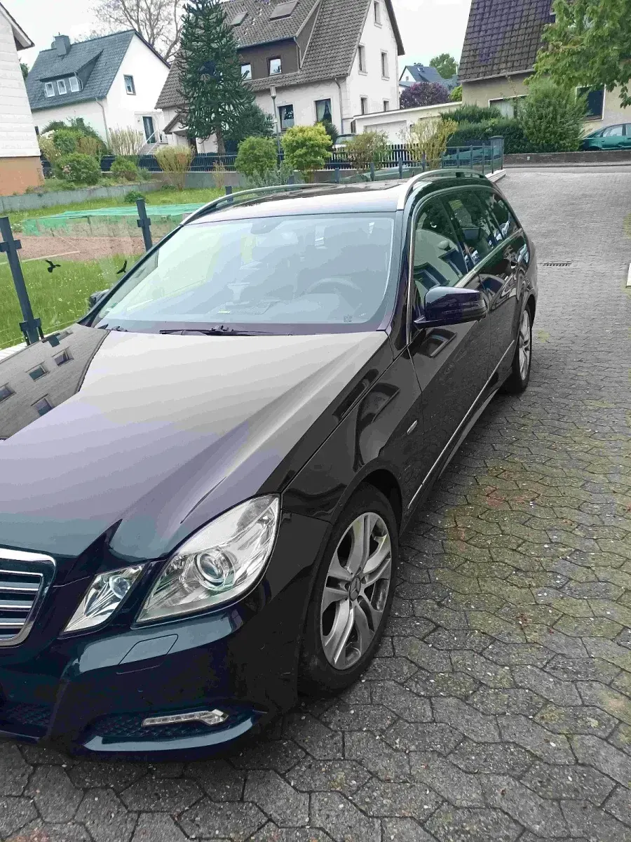 Gebraucht Mercedes E220 170 PS (125 kW) 2010 Schwarz Kombi