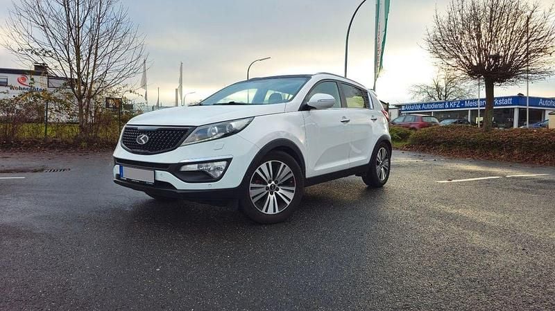 Weiß Gebraucht 2014 Kia Sportage Platinum Edition SUV | 12.450 € (Etwas zu teuer) - Bild 1/4