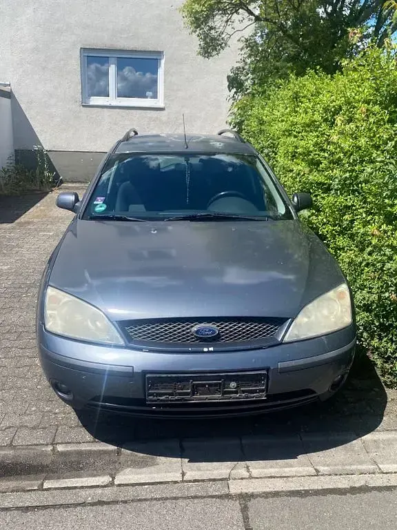Gebraucht Ford Mondeo Trend 125 PS (91 kW) 2001 Grau Limousine