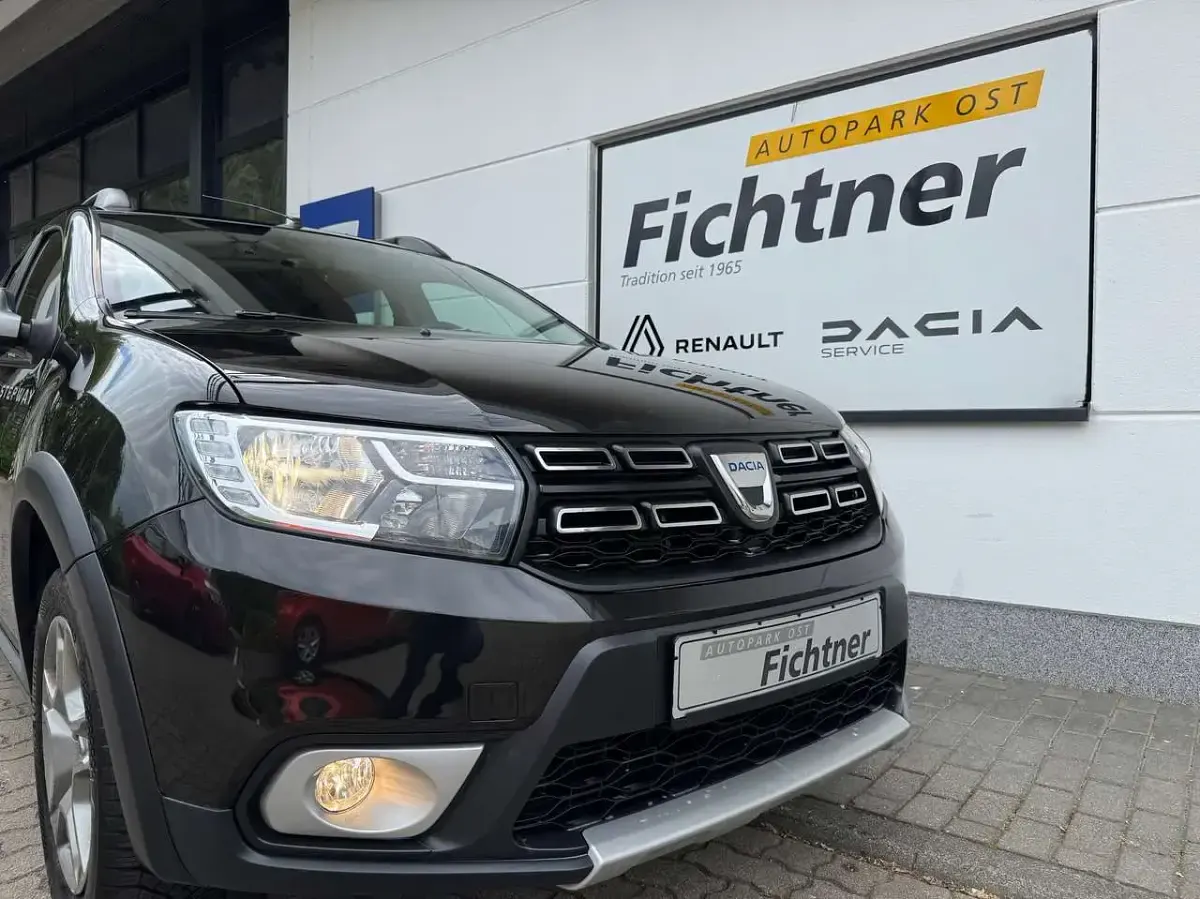 Gebraucht Dacia Logan MCV 90 PS (66 kW) 2018 Blackpearl schwarz Kombi