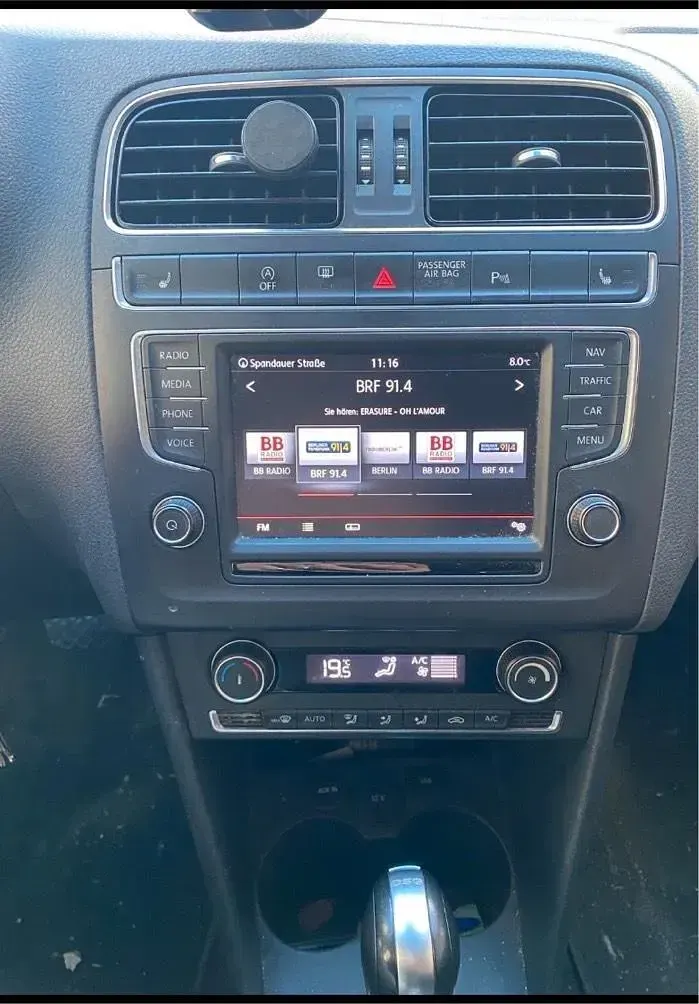 Gebraucht VW Polo 90 PS (66 kW) 2015 Silber Limousine