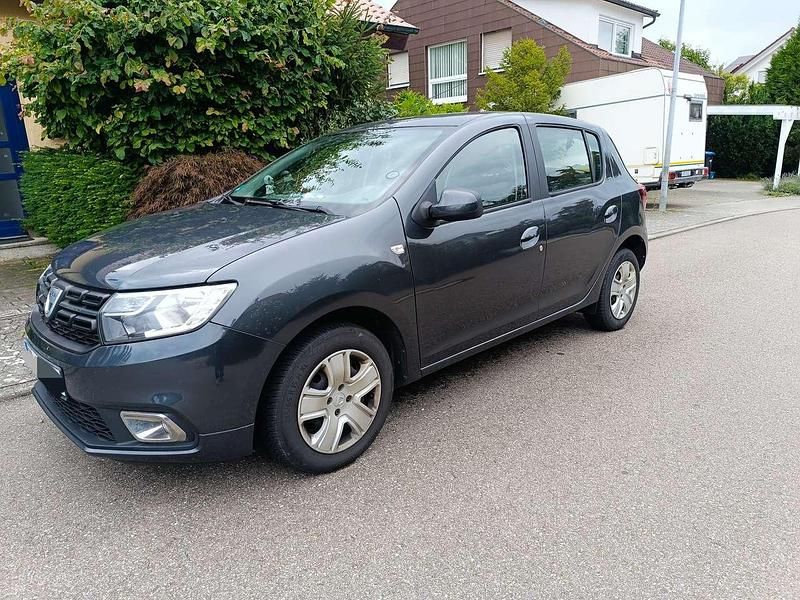 Grau Gebraucht 2017 Dacia Sandero Lauréate Kleinwagen | 7.200 € (Fairer Preis) - Bild 1/4