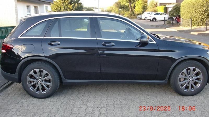Schwarz Gebraucht 2019 Mercedes GLC220 SUV | 29.350 € (Superpreis) - Bild 1/4