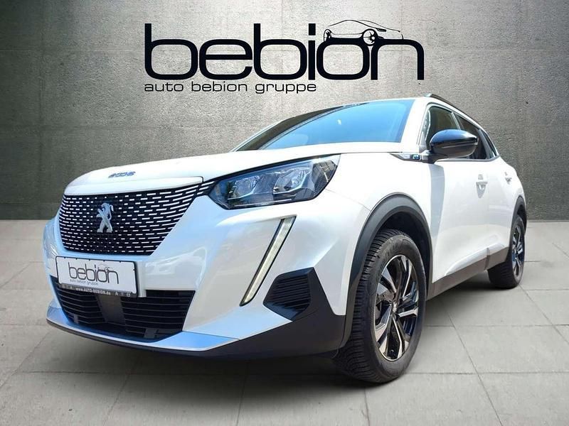 Lack weiss perlglänzend/typ au Gebraucht 2023 Peugeot e-2008 Allure SUV | 24.480 € (Etwas zu teuer) - Bild 1/4