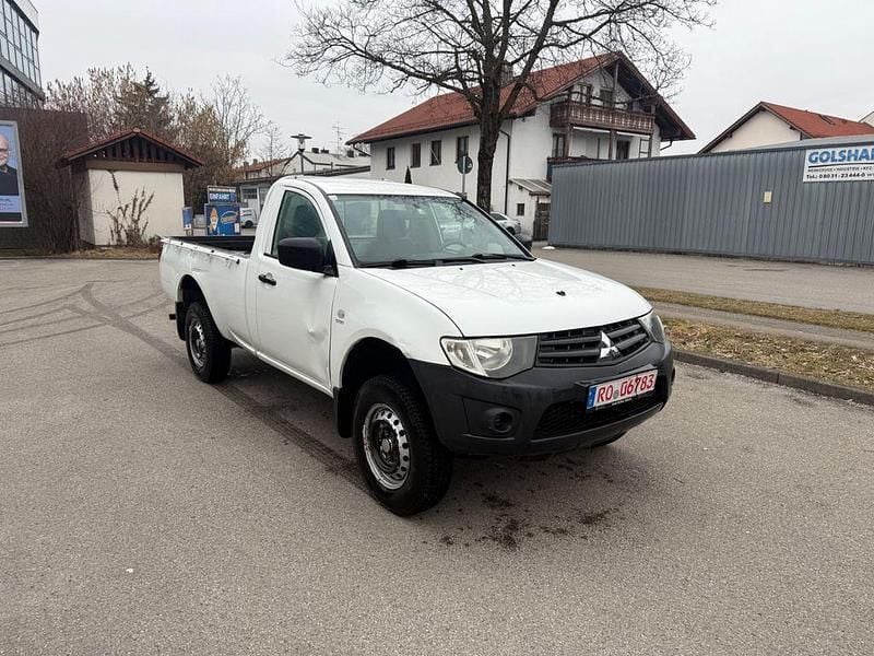 Gebraucht Mitsubishi L200 Inform 136 PS (100 kW) 2011 Weiß Abholung