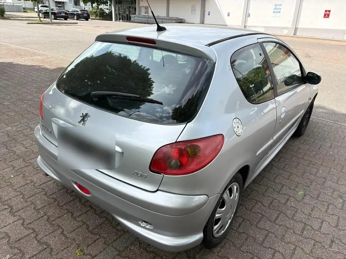 Gebraucht Peugeot 206 90 PS (66 kW) 2006 Silber Kleinwagen