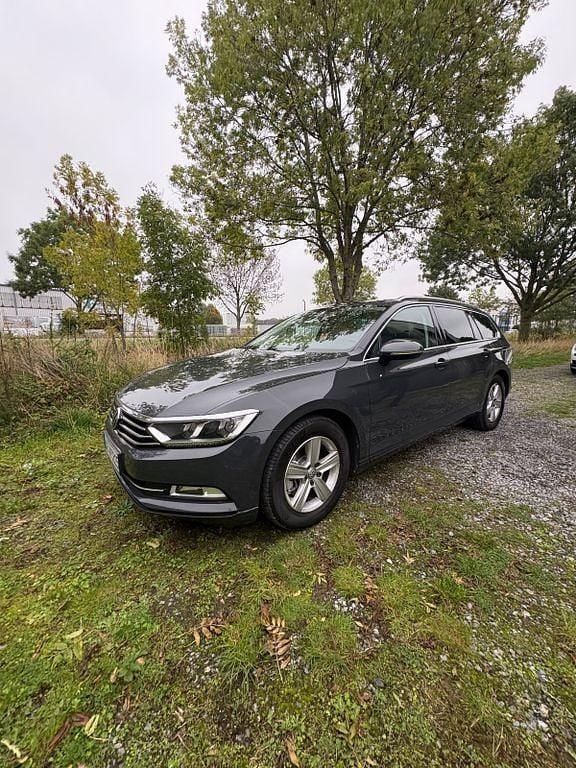 Grau Gebraucht 2016 VW Passat Trendline Kombi | 8.950 € (Guter Preis) - Bild 1/4