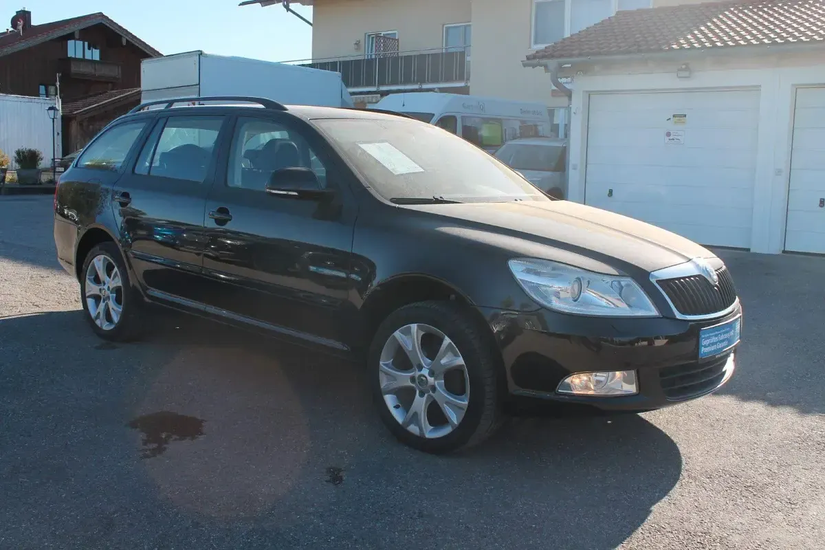 Gebraucht Skoda Octavia Elegance 160 PS (117 kW) 2011 Schwarz Kombi