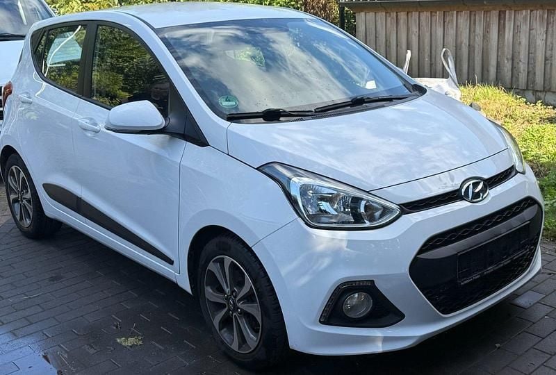 Weiß Gebraucht 2014 Hyundai i10 Edition Kleinwagen | 5.750 € (Fairer Preis) - Bild 1/4