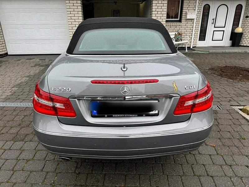 Gebraucht Mercedes E220 170 PS (125 kW) 2010 Grau Cabrio