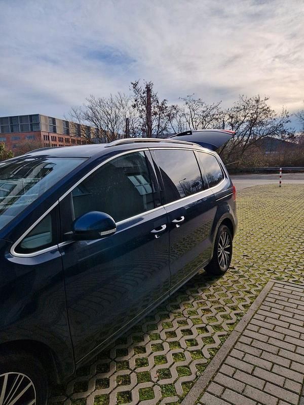 Second-hand VW Sharan 184 CP (135 kW) 2017 Albastru Monovolum