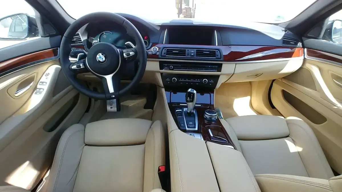 Gebraucht BMW 530 M Sport 258 PS (189 kW) 2015 Grau Kombi
