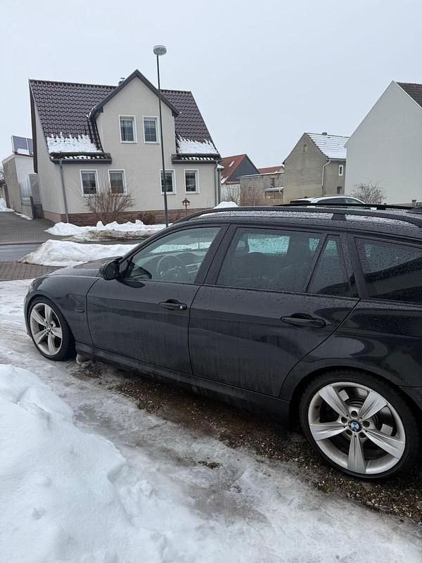 Gebraucht BMW 325 197 PS (144 kW) 2009 Schwarz Kombi