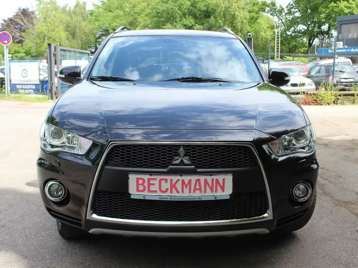 Używany Mitsubishi Outlander Invite 156 KM (114 kW) 2012 Czarny SUV