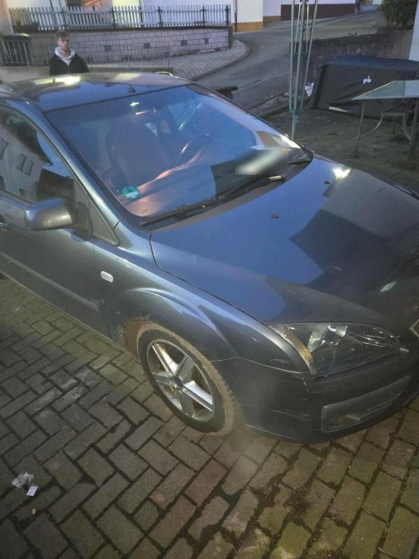 Gebraucht Ford Focus 120 PS (88 kW) 2005 Grau Kleinwagen