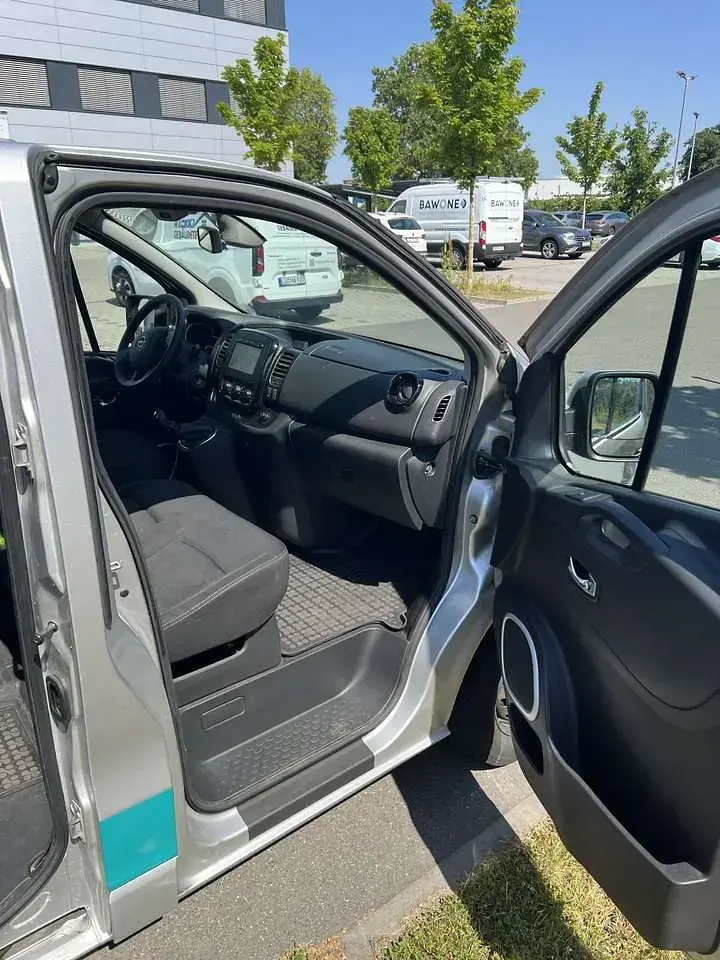Gebraucht Opel Vivaro 125 PS (91 kW) 2017 Silber Van / Kleinbus