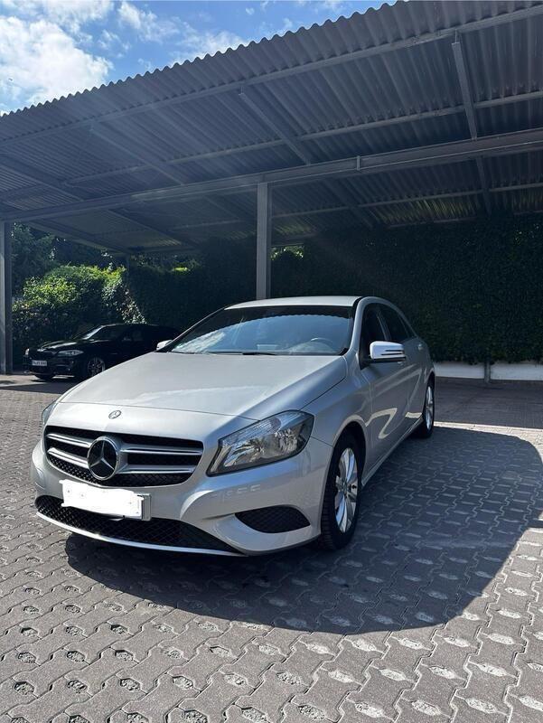 Silber Gebraucht 2013 Mercedes A180 Kleinwagen | 15.000 € (Teuer) - Bild 1/4